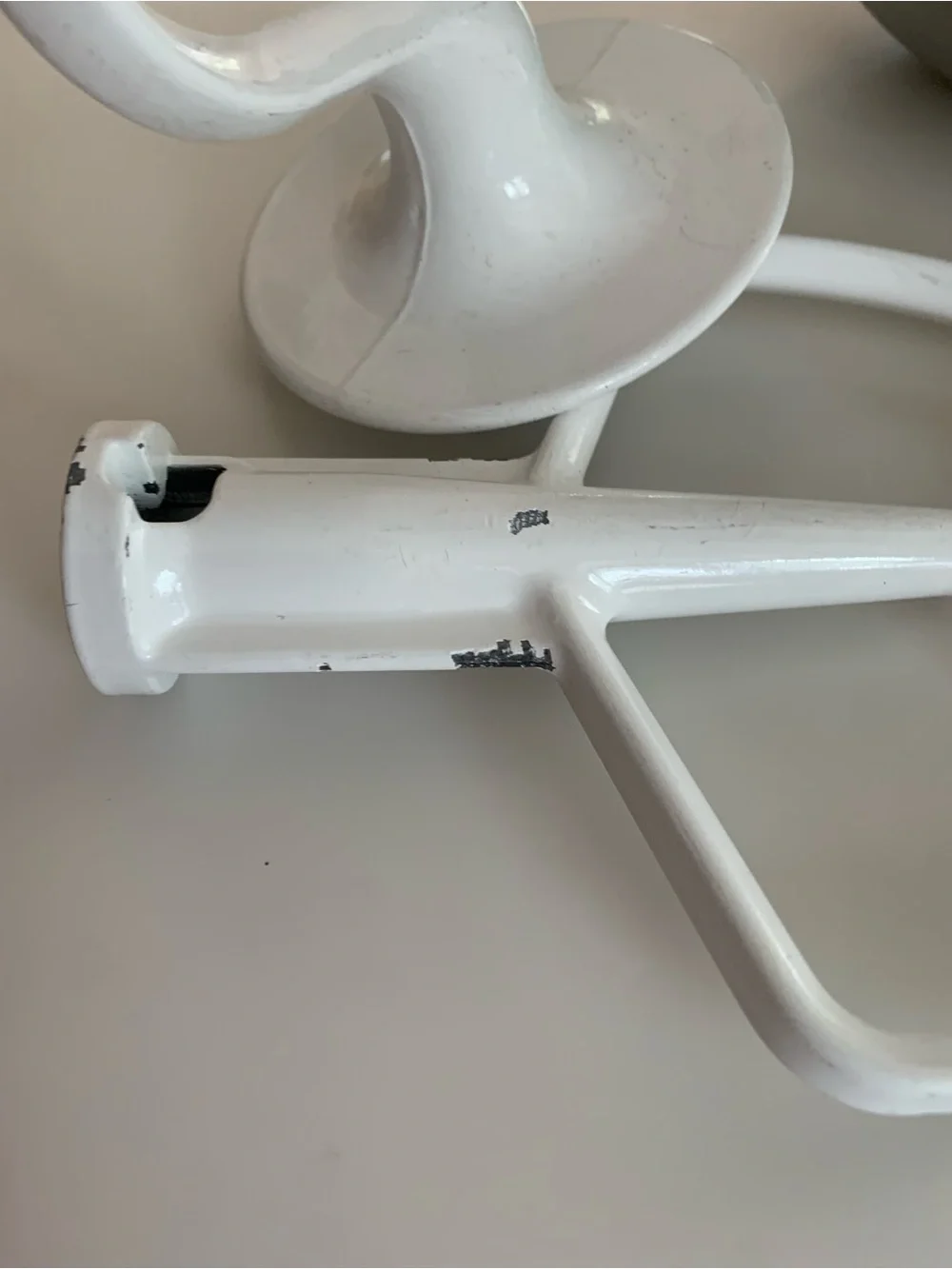 Stainless Steel Mixer Bowl with White Beater, Dough Hook & Whisk Attachments